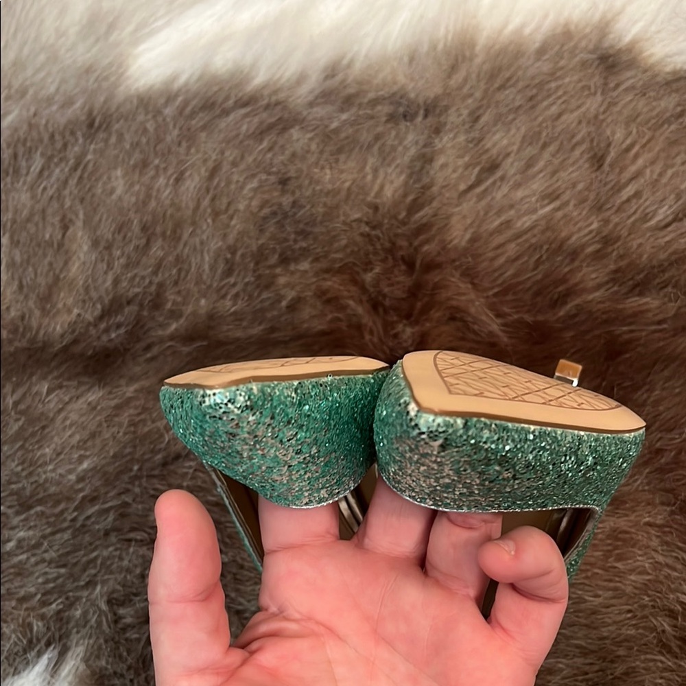 Badgley Mischka Green Glitter Women's Shoes - Picture 2 of 9